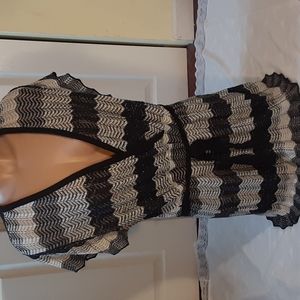 * ASHLEY STEWART  BLACK AND WHITE KNIT, CRISSCROSS, BELTED.  SIZE 1X